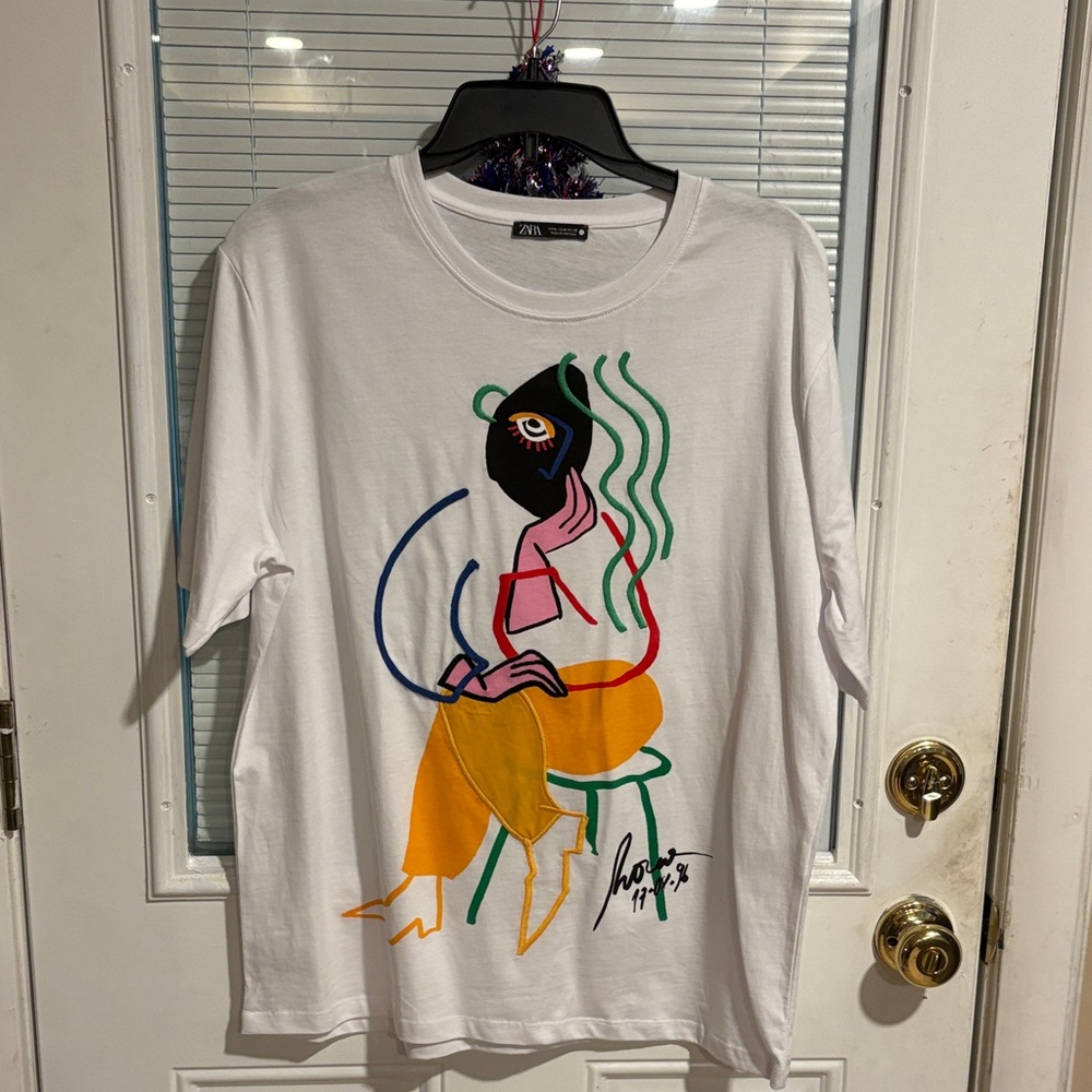 Zara White T-Shirt with Abstract Graphic
